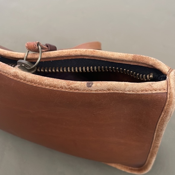 COACH  vintage authentic Leather caramel tone crossbody BAG - Picture 12 of 15